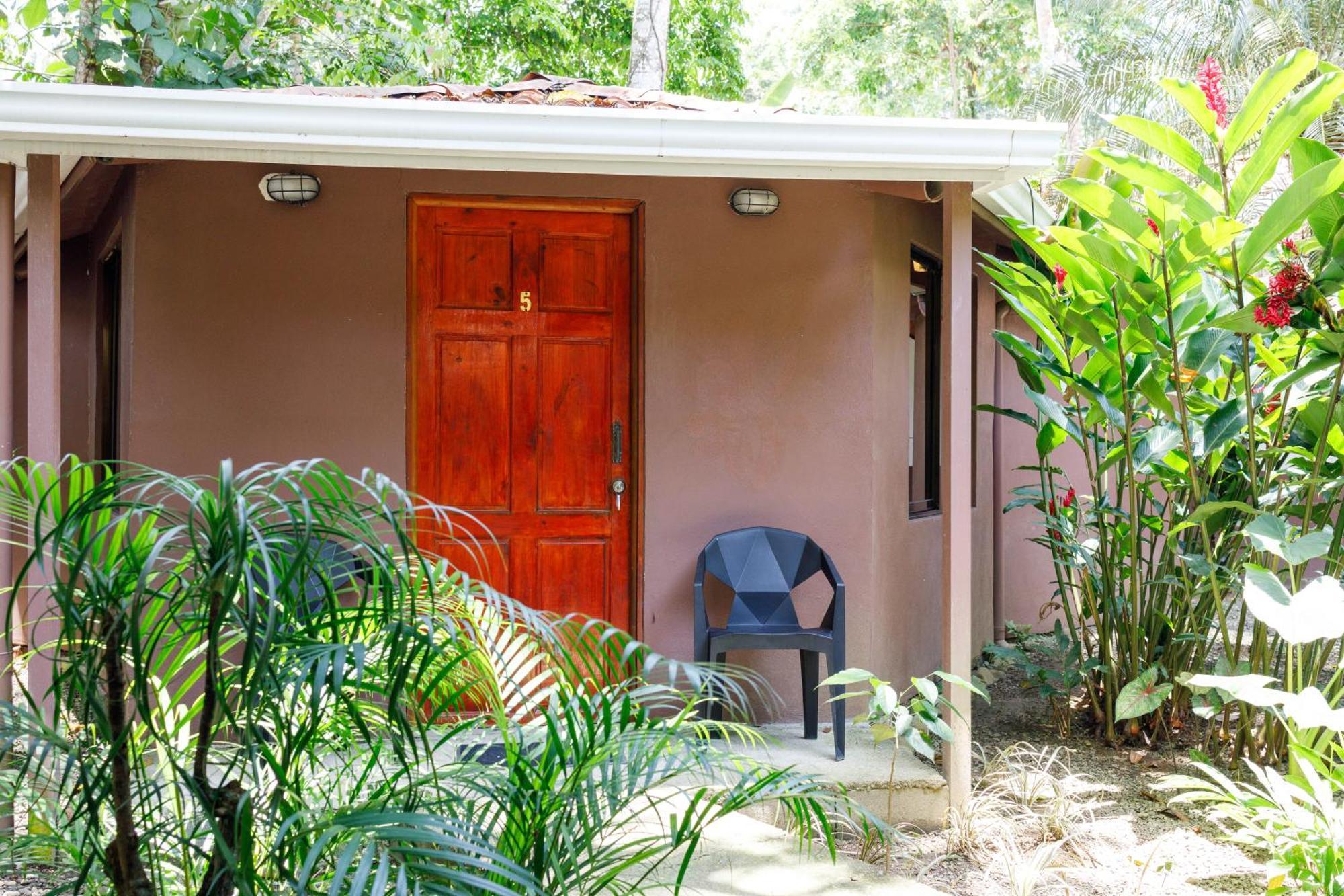 Bambutel Cocles Hotel Puerto Viejo de Talamanca Eksteriør billede