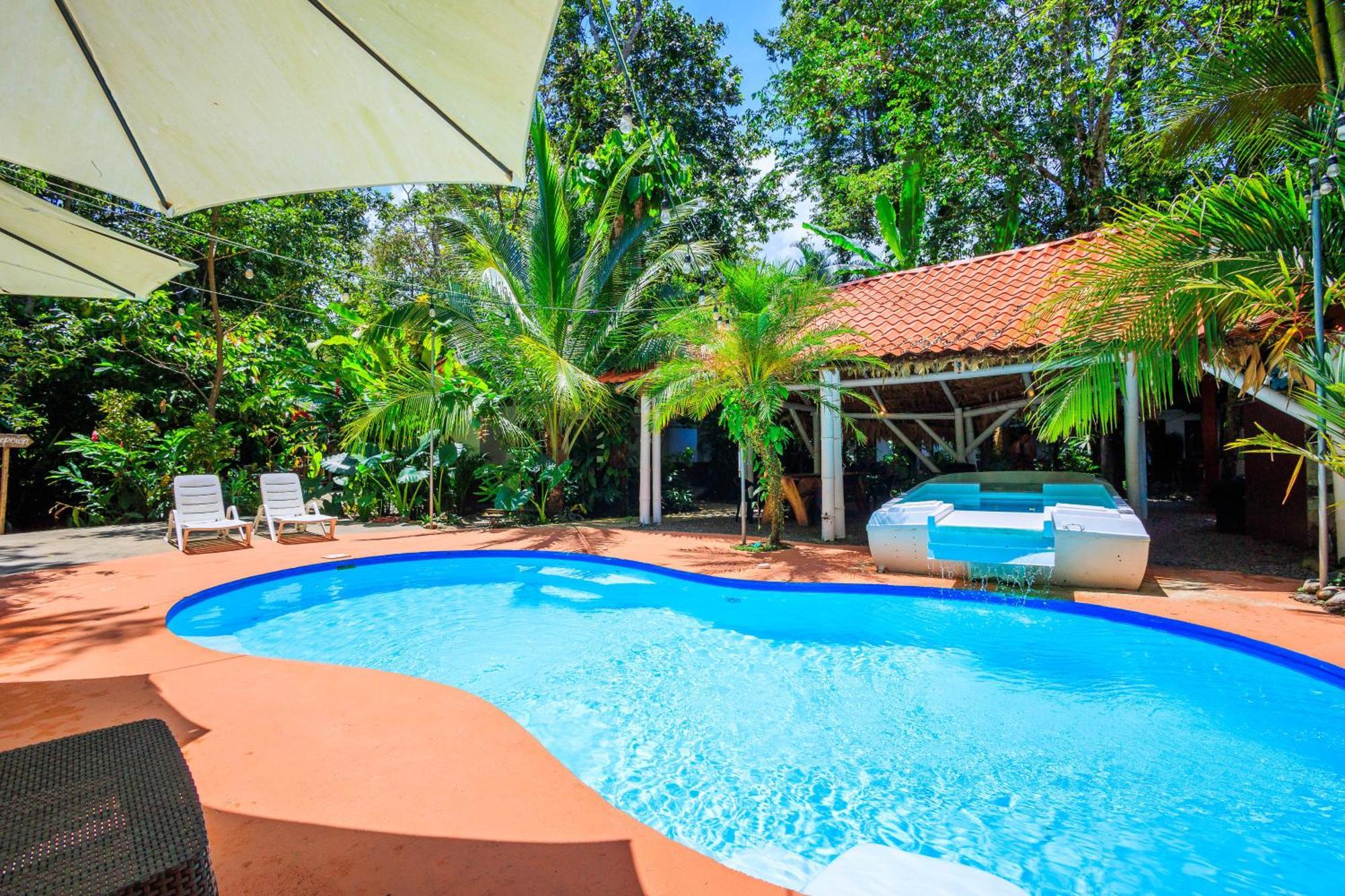 Bambutel Cocles Hotel Puerto Viejo de Talamanca Eksteriør billede