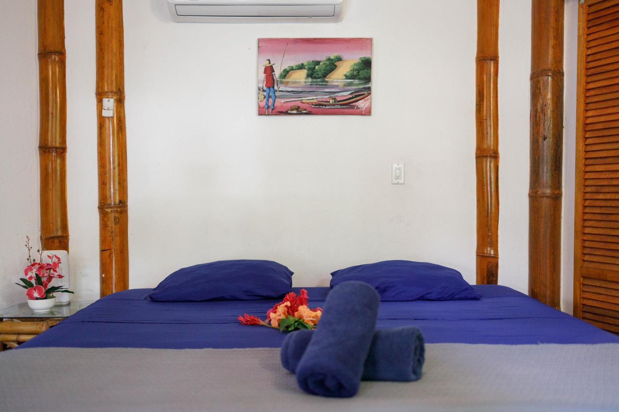 Bambutel Cocles Hotel Puerto Viejo de Talamanca Eksteriør billede