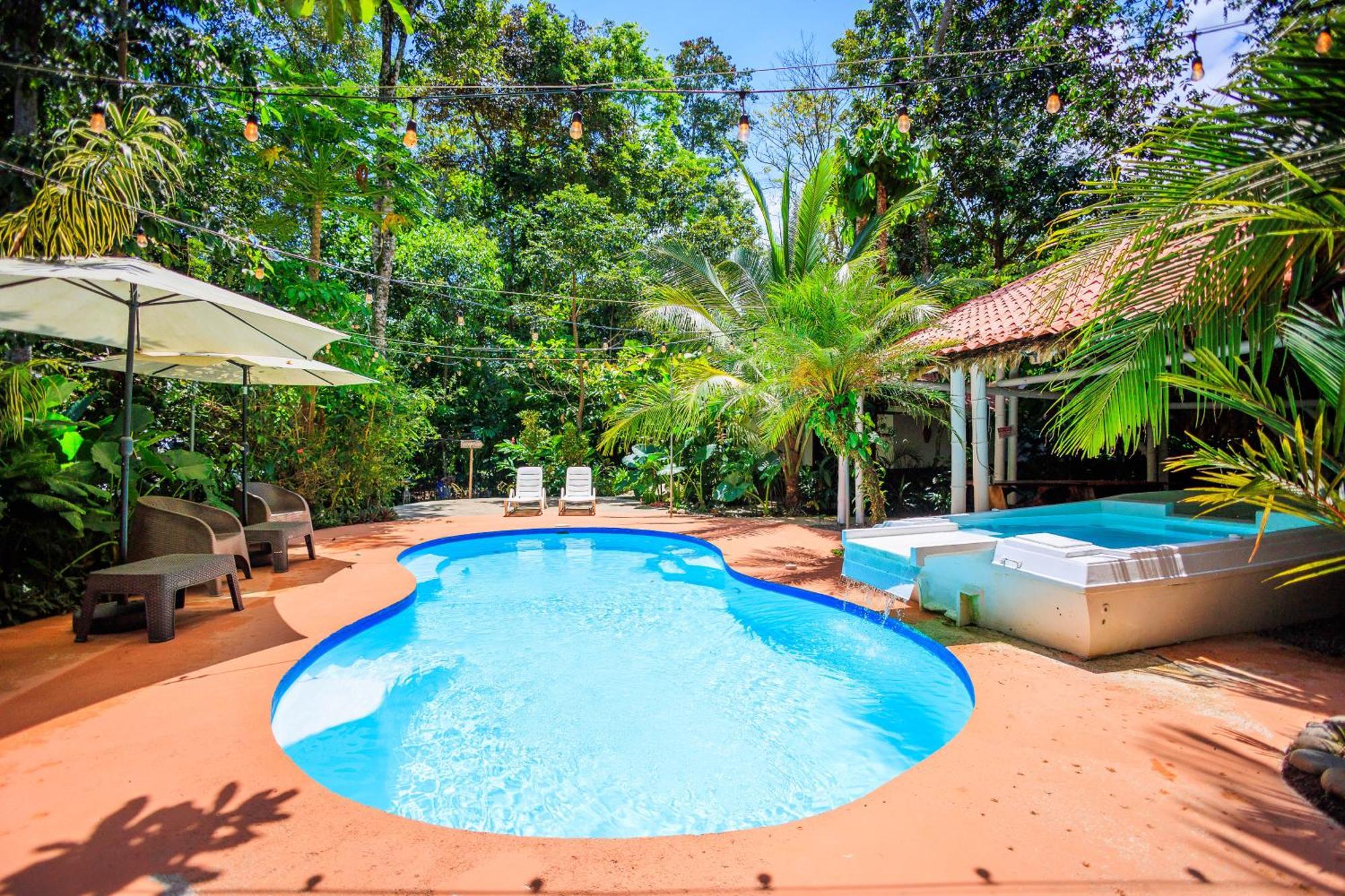 Bambutel Cocles Hotel Puerto Viejo de Talamanca Eksteriør billede