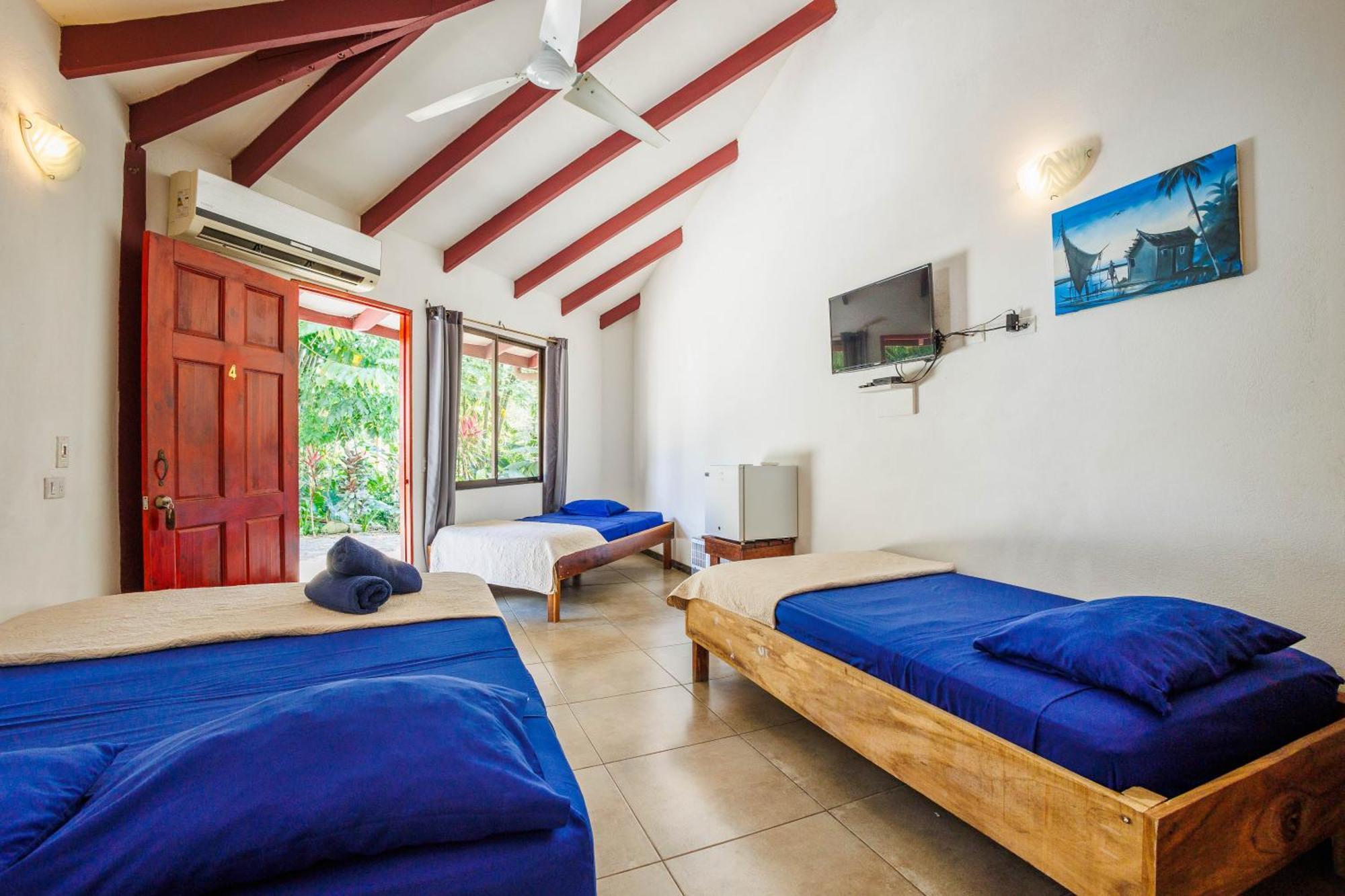 Bambutel Cocles Hotel Puerto Viejo de Talamanca Eksteriør billede