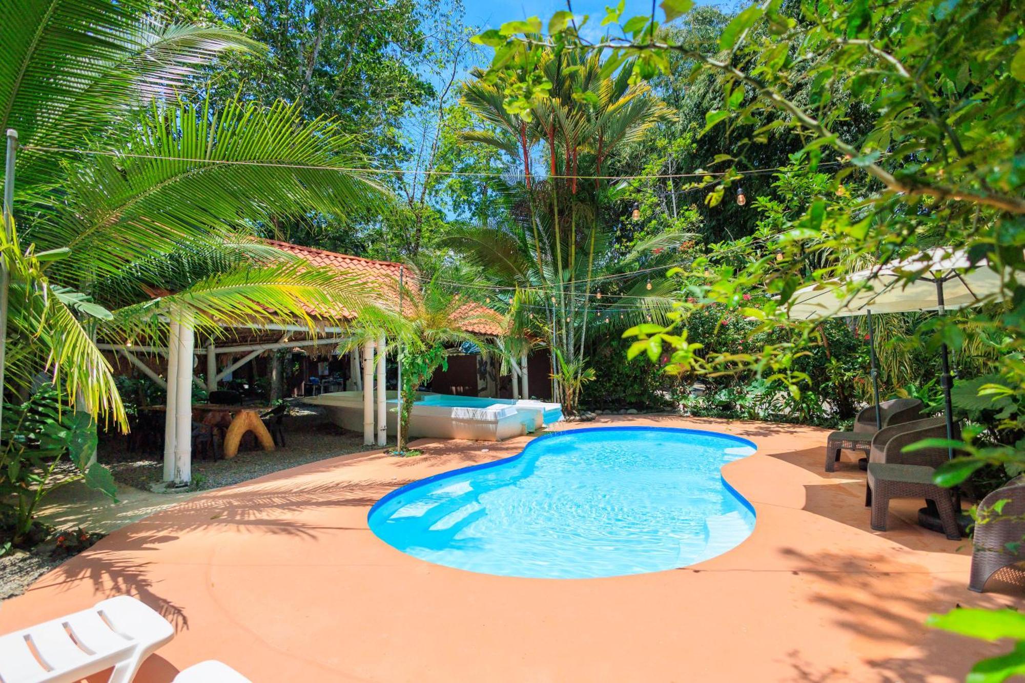 Bambutel Cocles Hotel Puerto Viejo de Talamanca Eksteriør billede