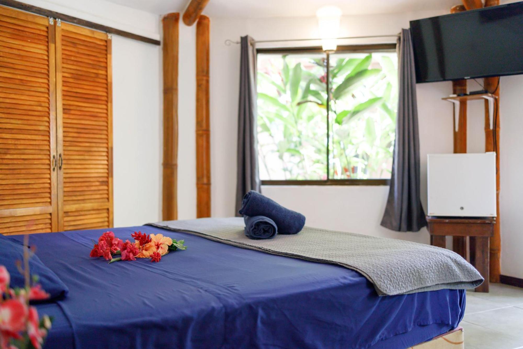 Bambutel Cocles Hotel Puerto Viejo de Talamanca Eksteriør billede