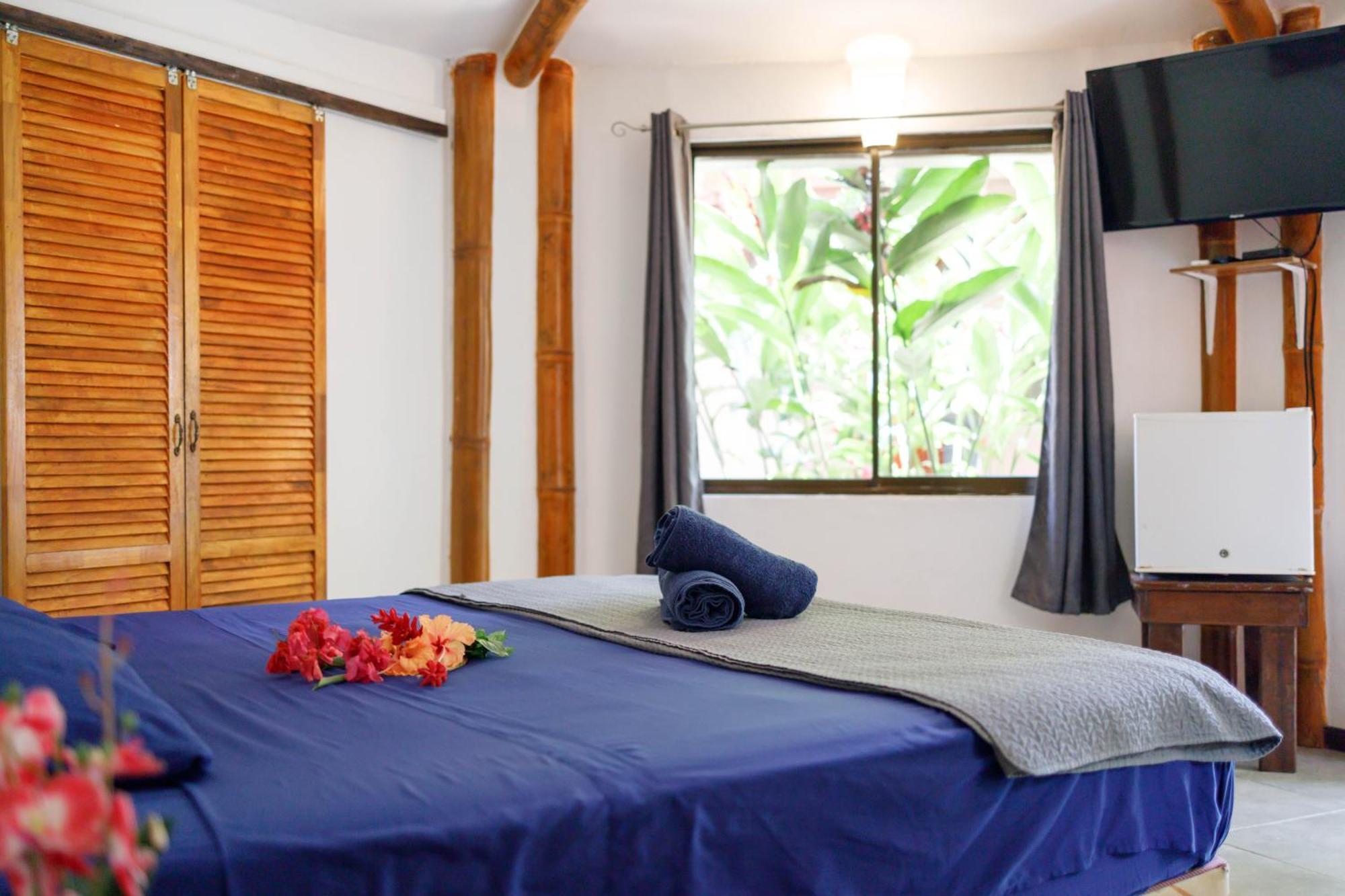 Bambutel Cocles Hotel Puerto Viejo de Talamanca Eksteriør billede