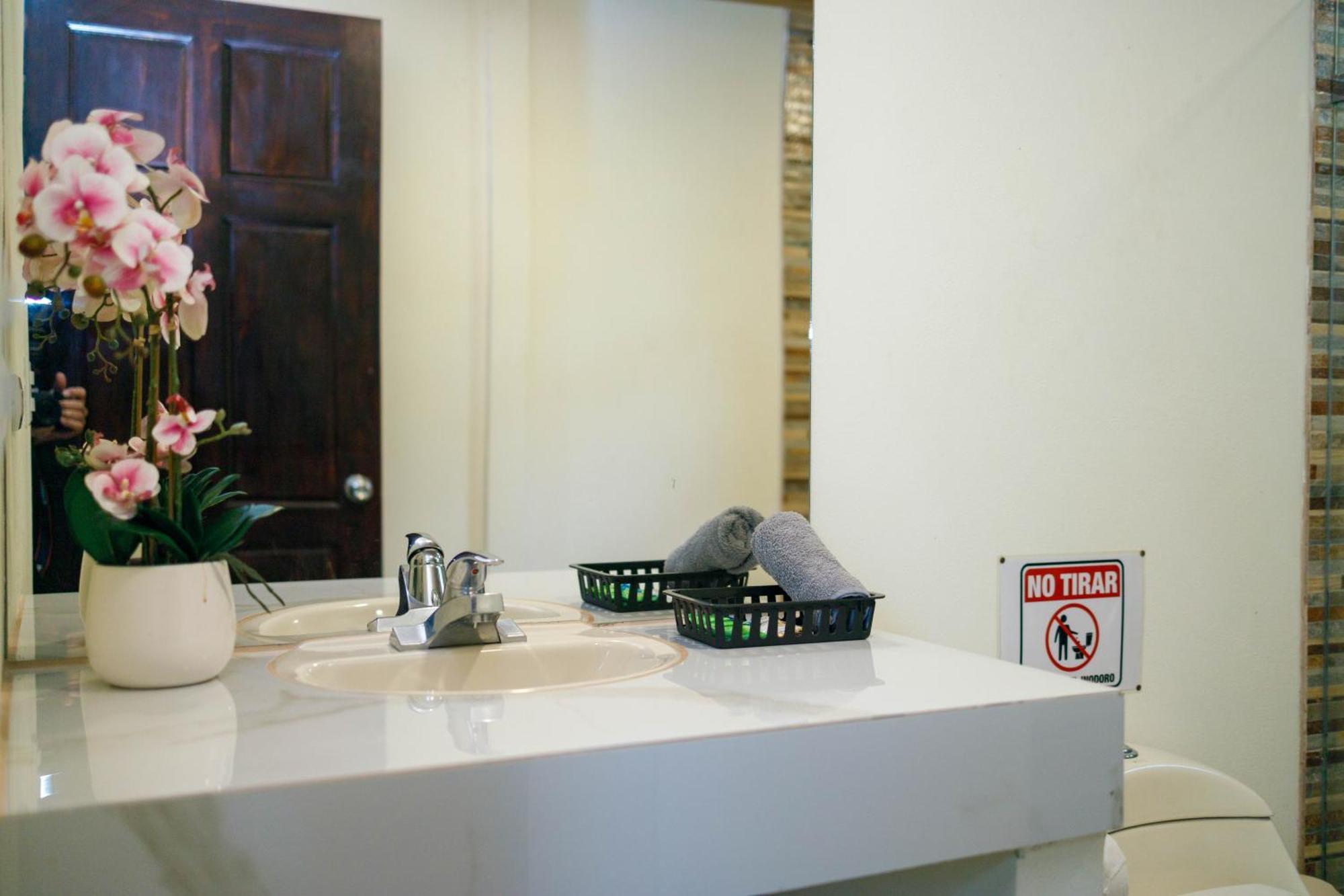 Bambutel Cocles Hotel Puerto Viejo de Talamanca Eksteriør billede